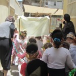 יוצאים לתהלוכה